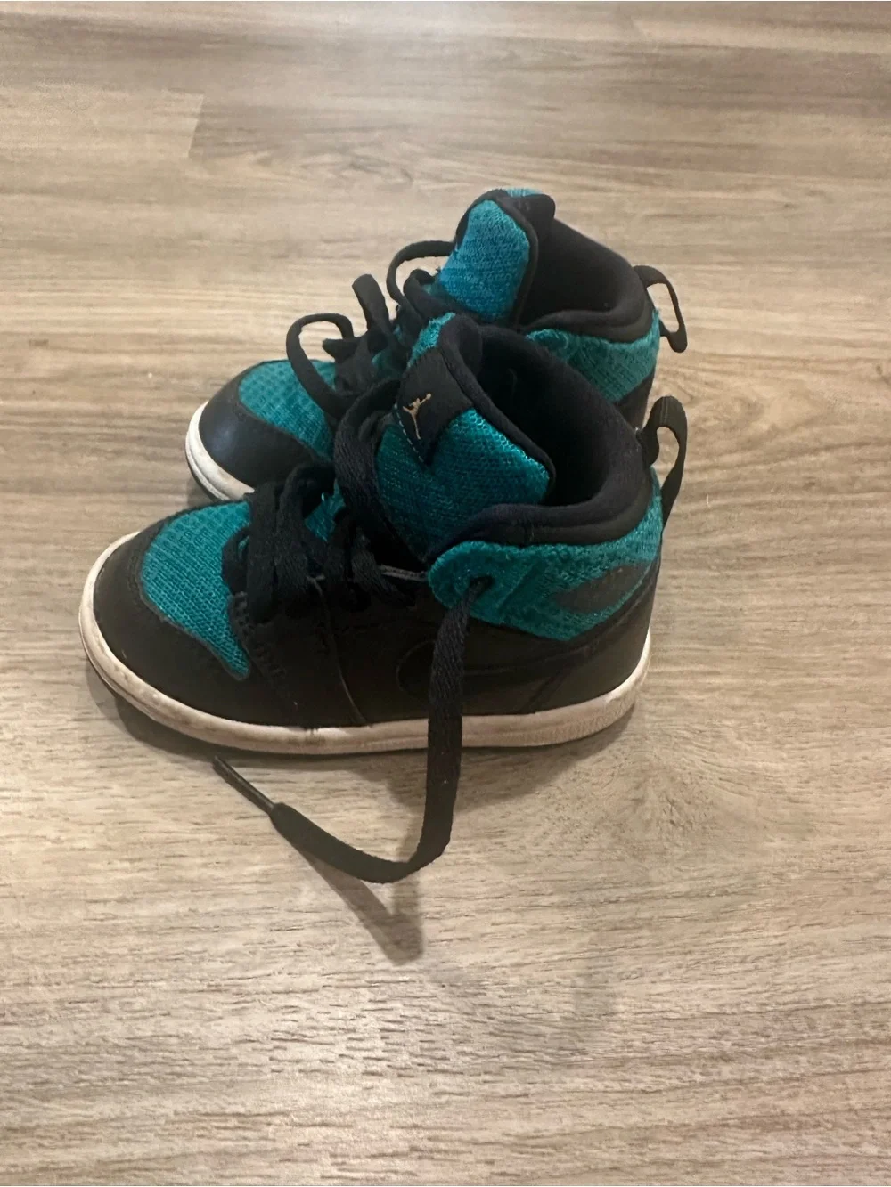 Nike Jordan toddler 6c Teal & Black High-Top Sneakers